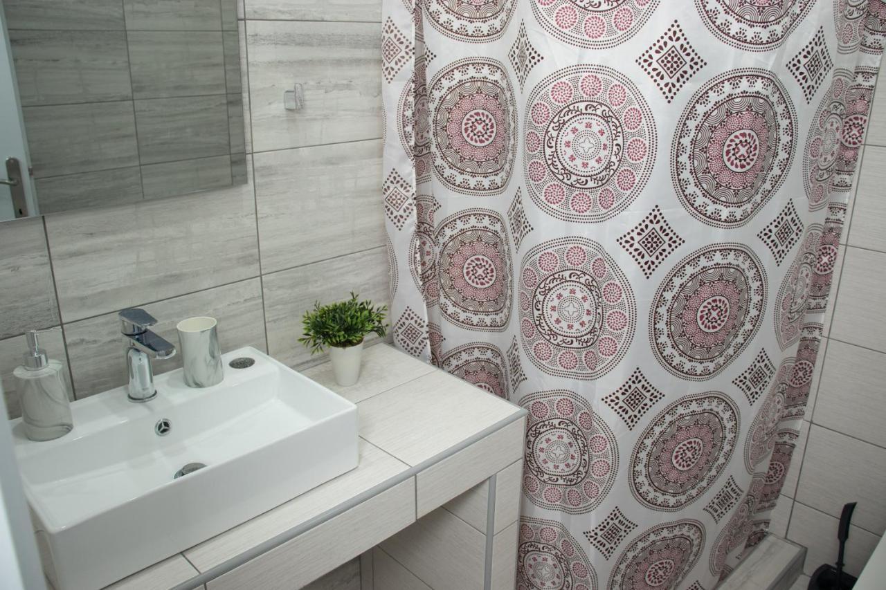 פלוגיטה Filippou Luxury Apartments מראה חיצוני תמונה