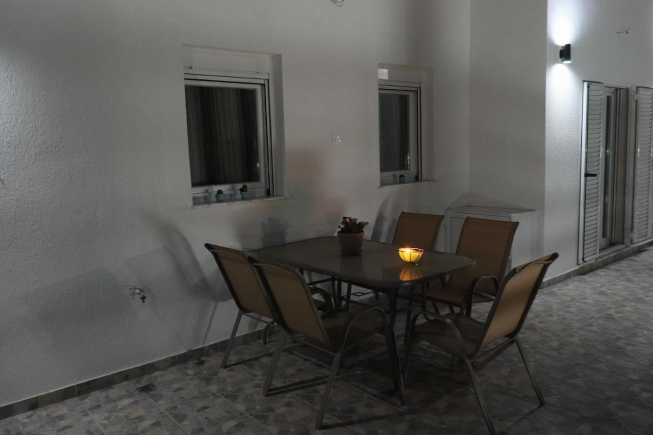 פלוגיטה Filippou Luxury Apartments מראה חיצוני תמונה